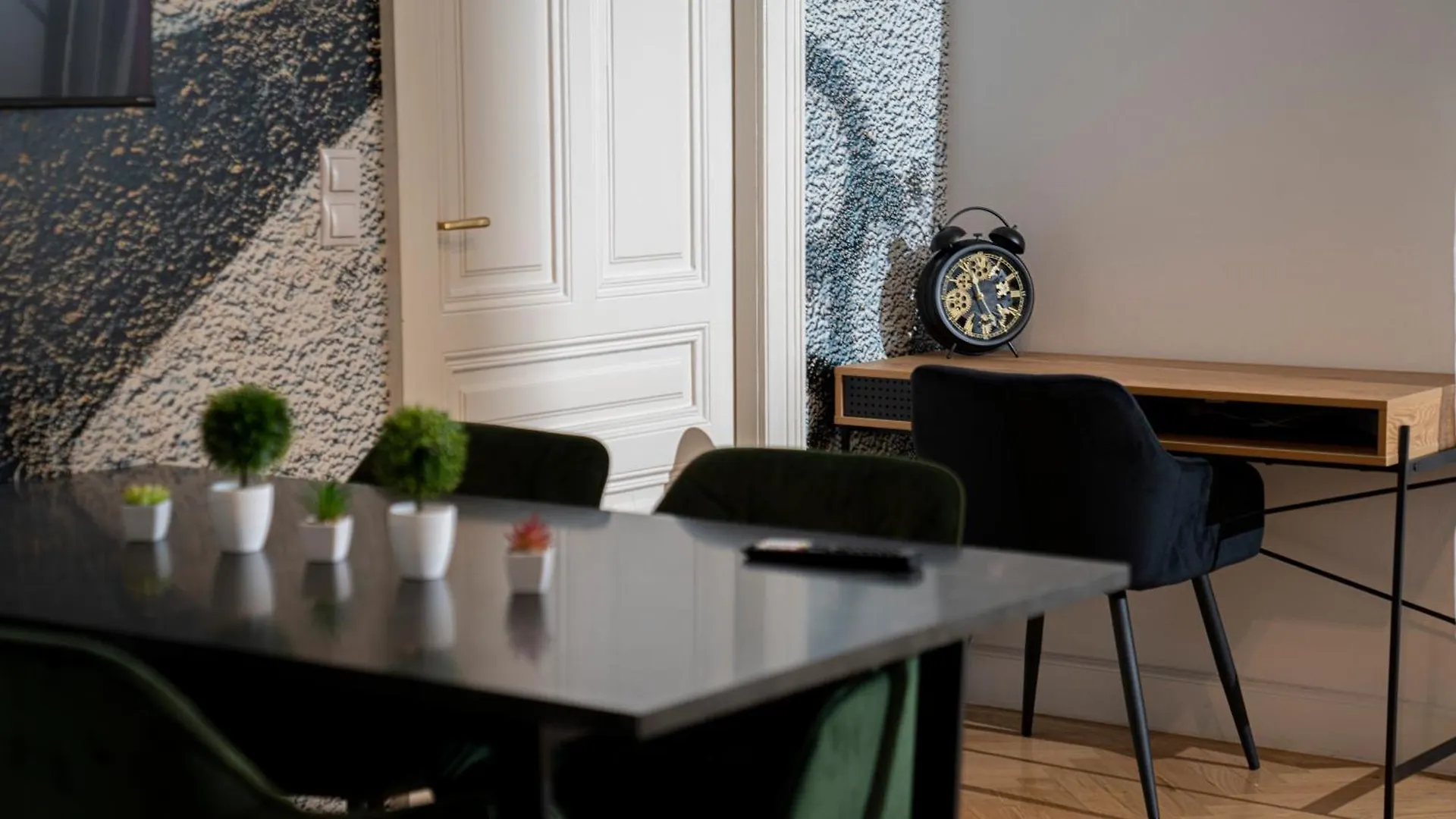 Central Stephansdom Apartment I Netflix I Self Check In Vienna Austria