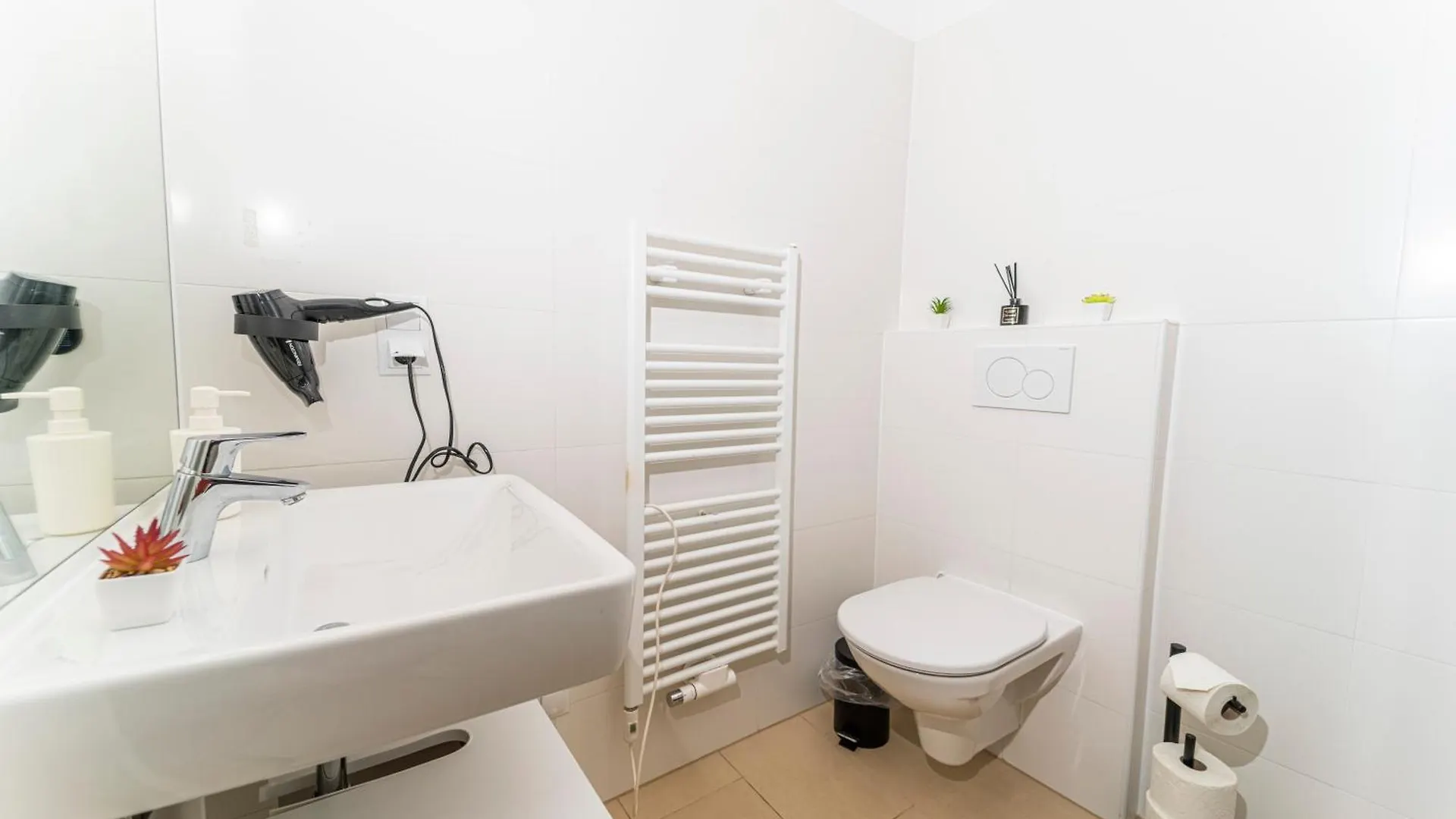 Central Stephansdom Apartment I Netflix I Self Check In Vienna